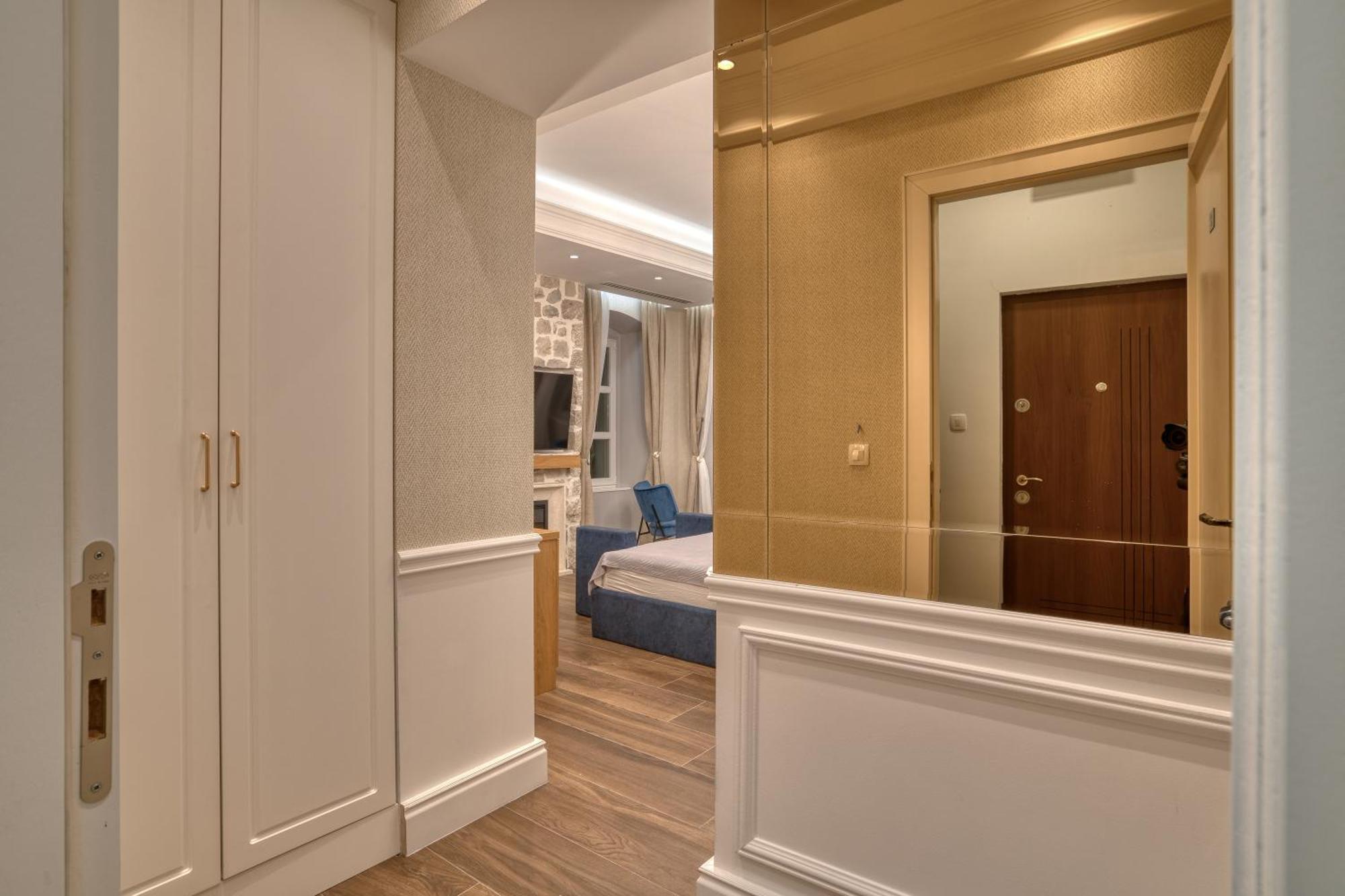 Hive Luxury Suites By Mn Property Kotor Exterior photo