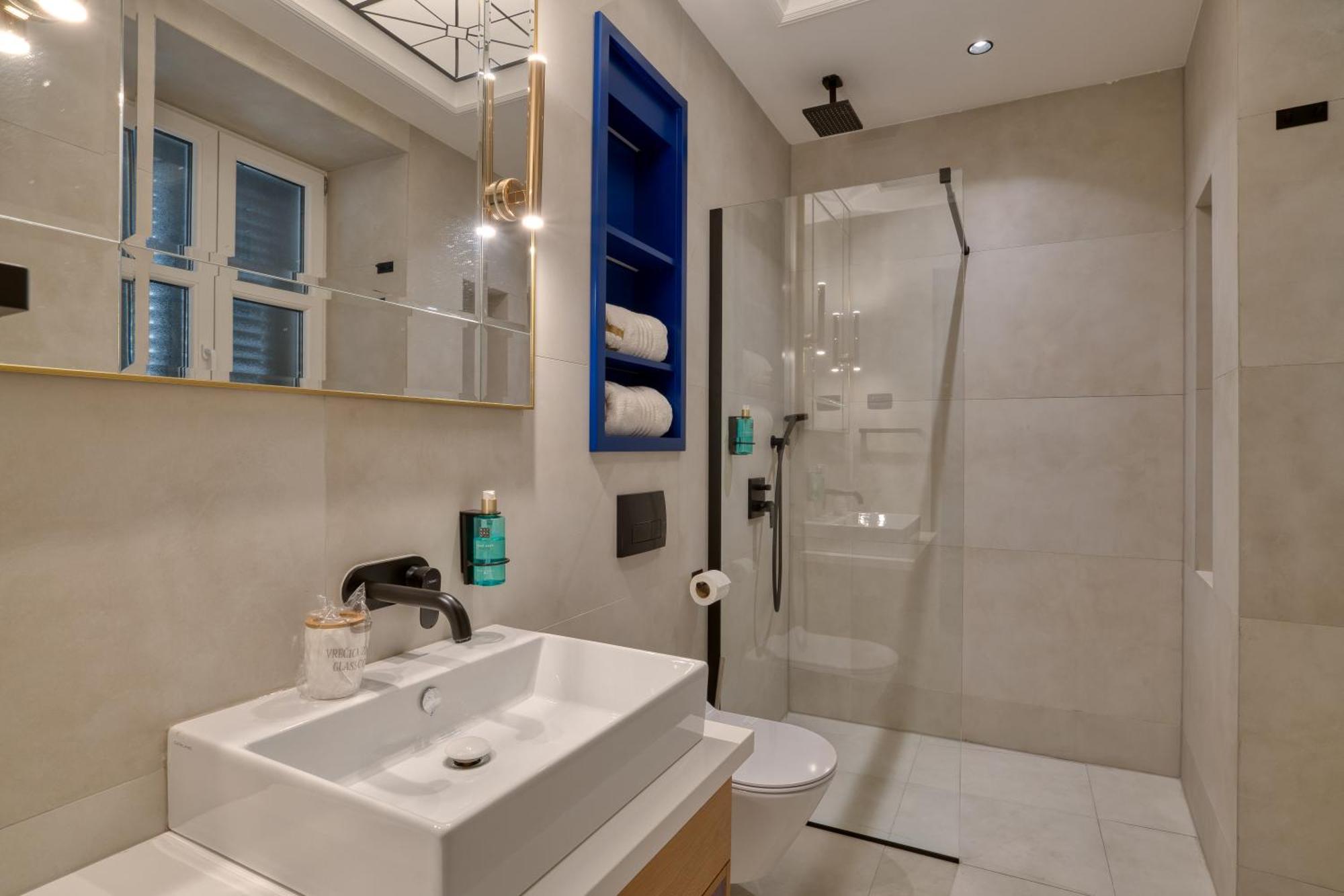 Hive Luxury Suites By Mn Property Kotor Exterior photo