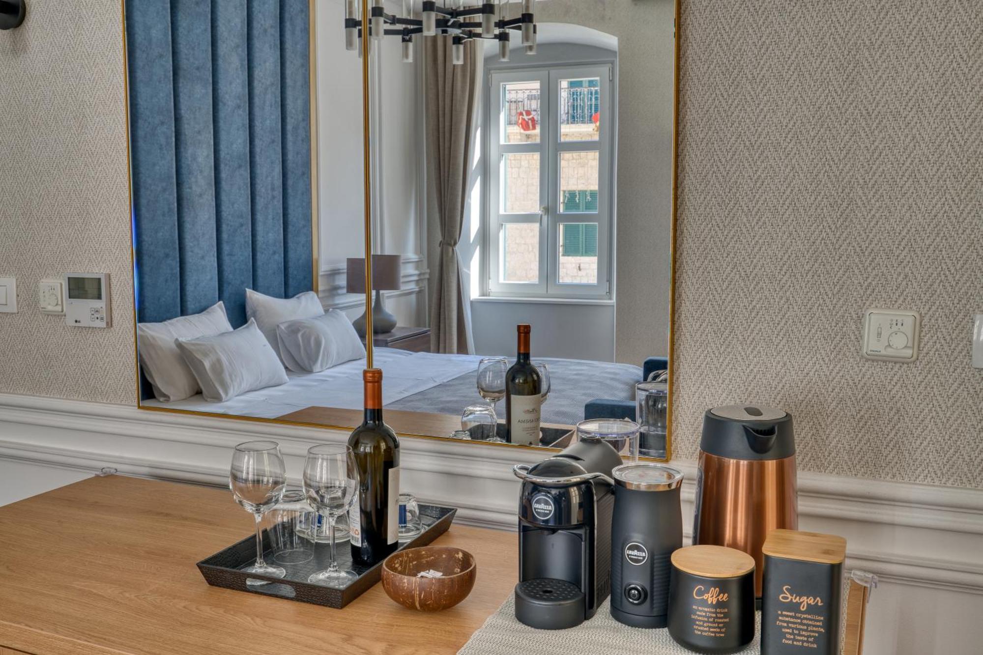 Hive Luxury Suites By Mn Property Kotor Exterior photo