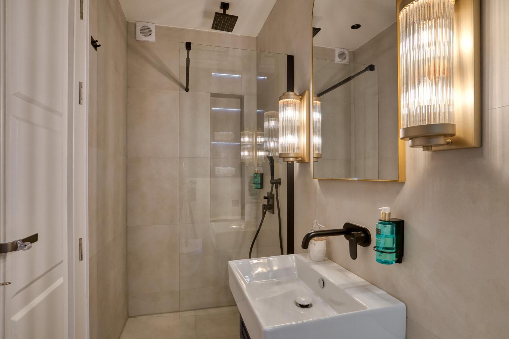 Hive Luxury Suites By Mn Property Kotor Exterior photo