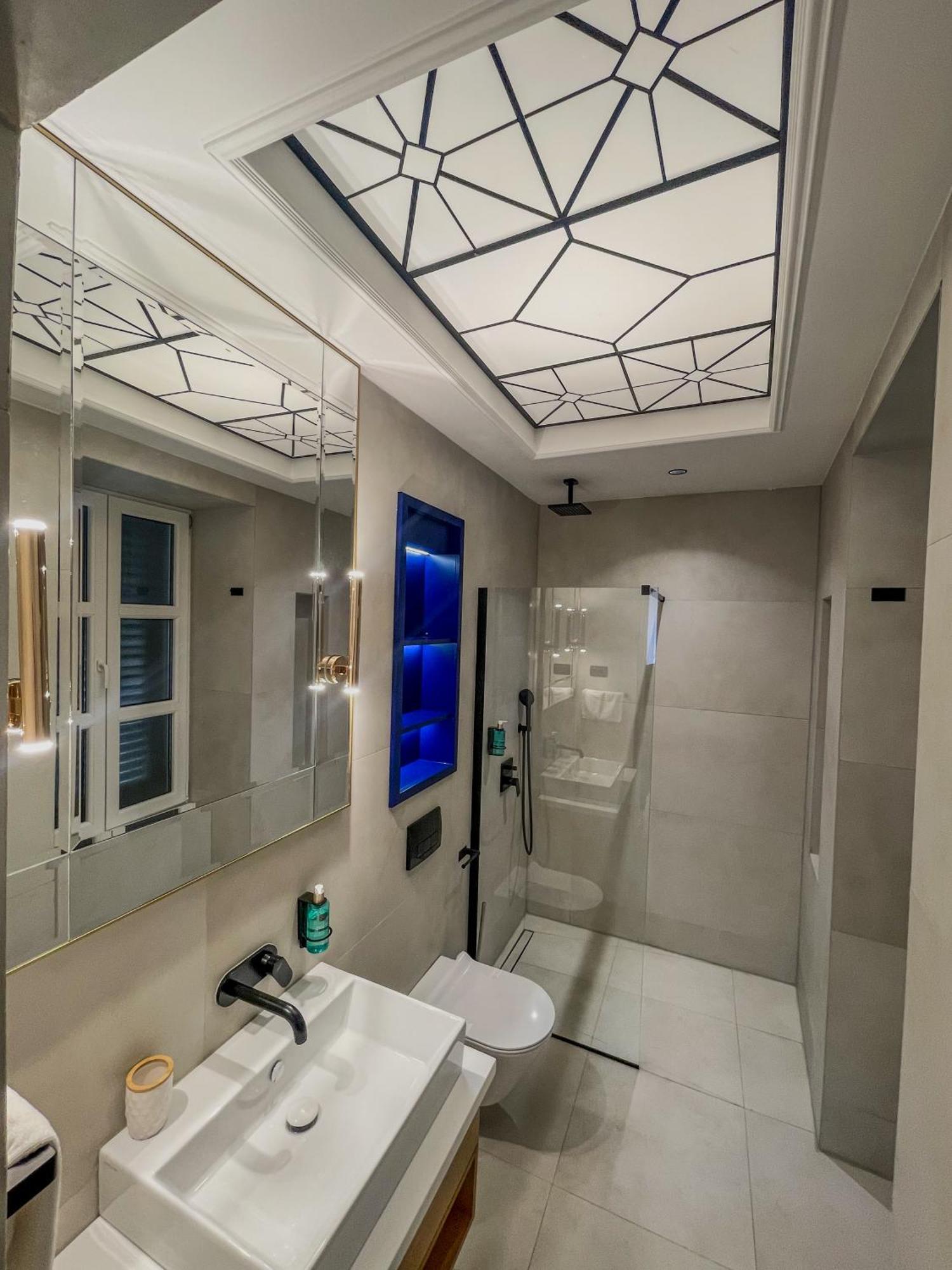 Hive Luxury Suites By Mn Property Kotor Exterior photo