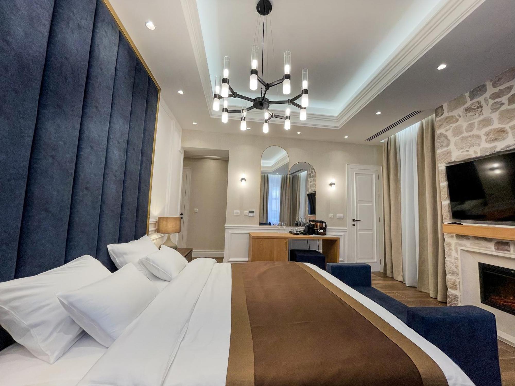 Hive Luxury Suites By Mn Property Kotor Exterior photo