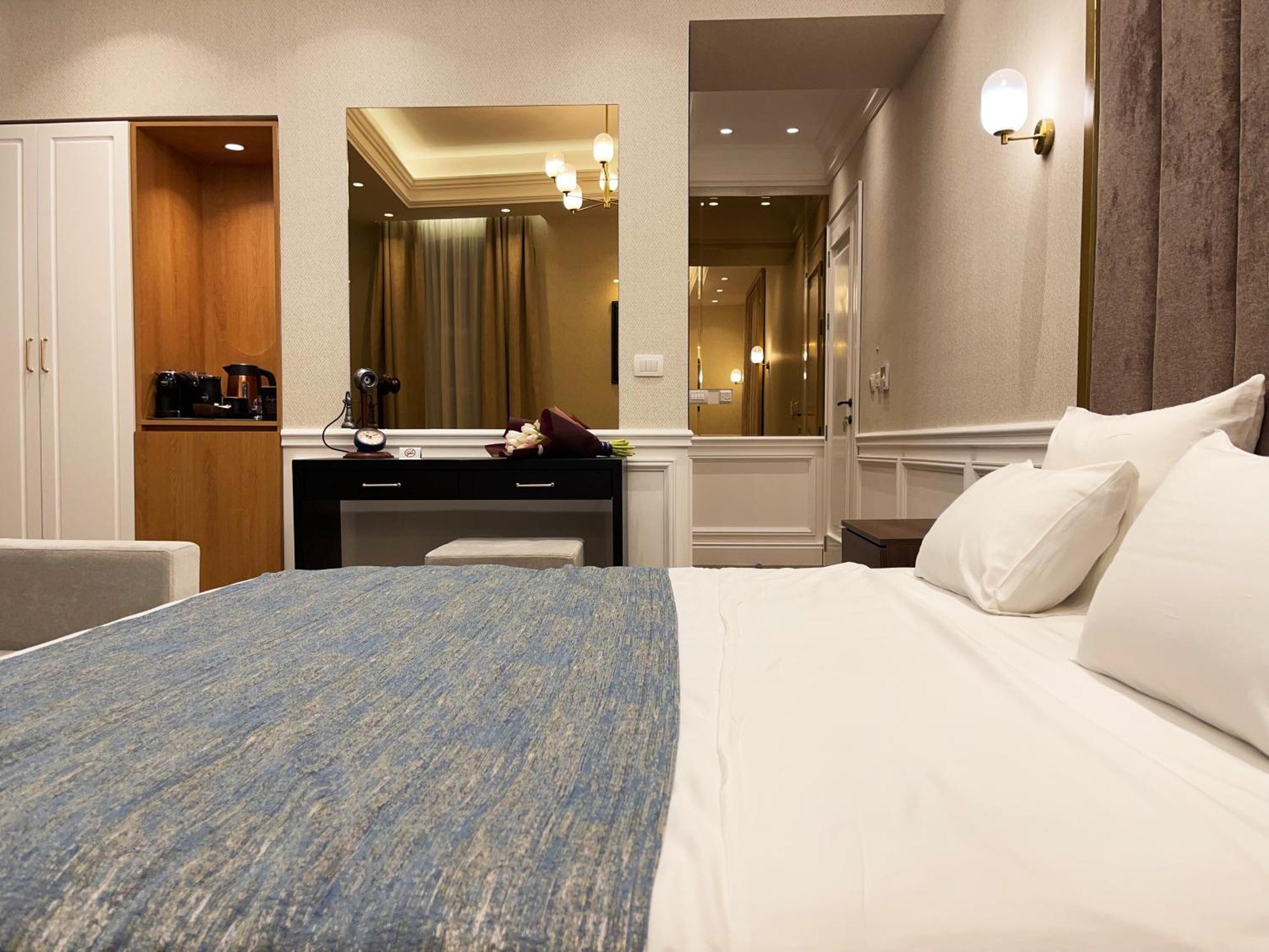 Hive Luxury Suites By Mn Property Kotor Exterior photo