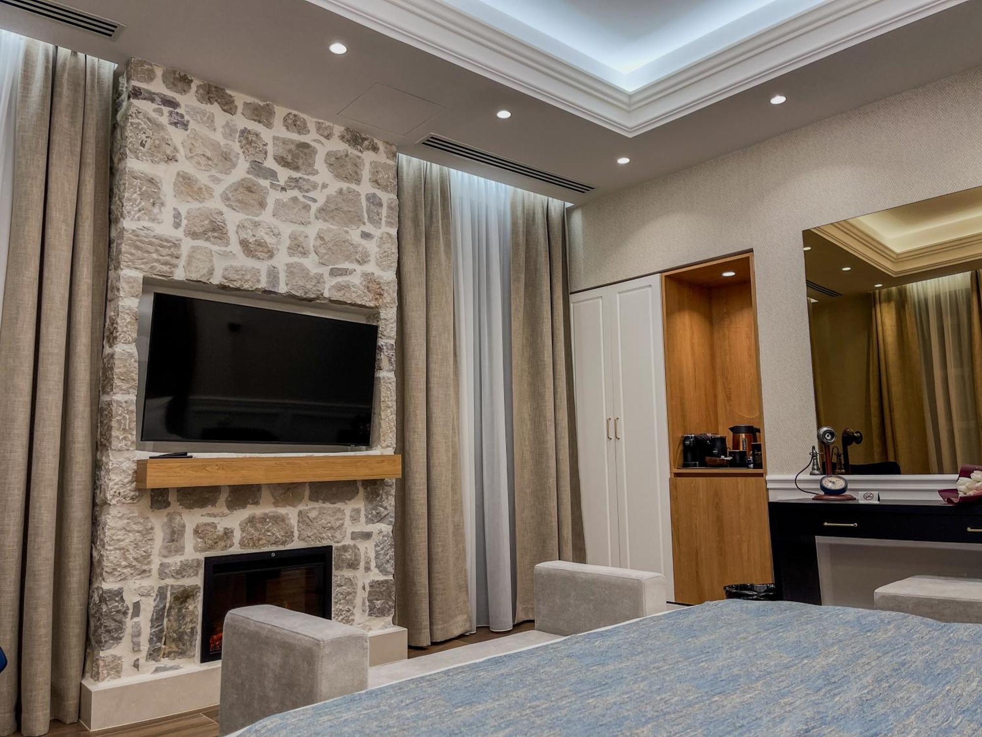 Hive Luxury Suites By Mn Property Kotor Exterior photo